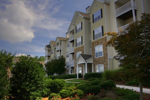Luxury Apartments in Lithonia| Wesley Stonecrest Apartments | Gorgeous Landscaping